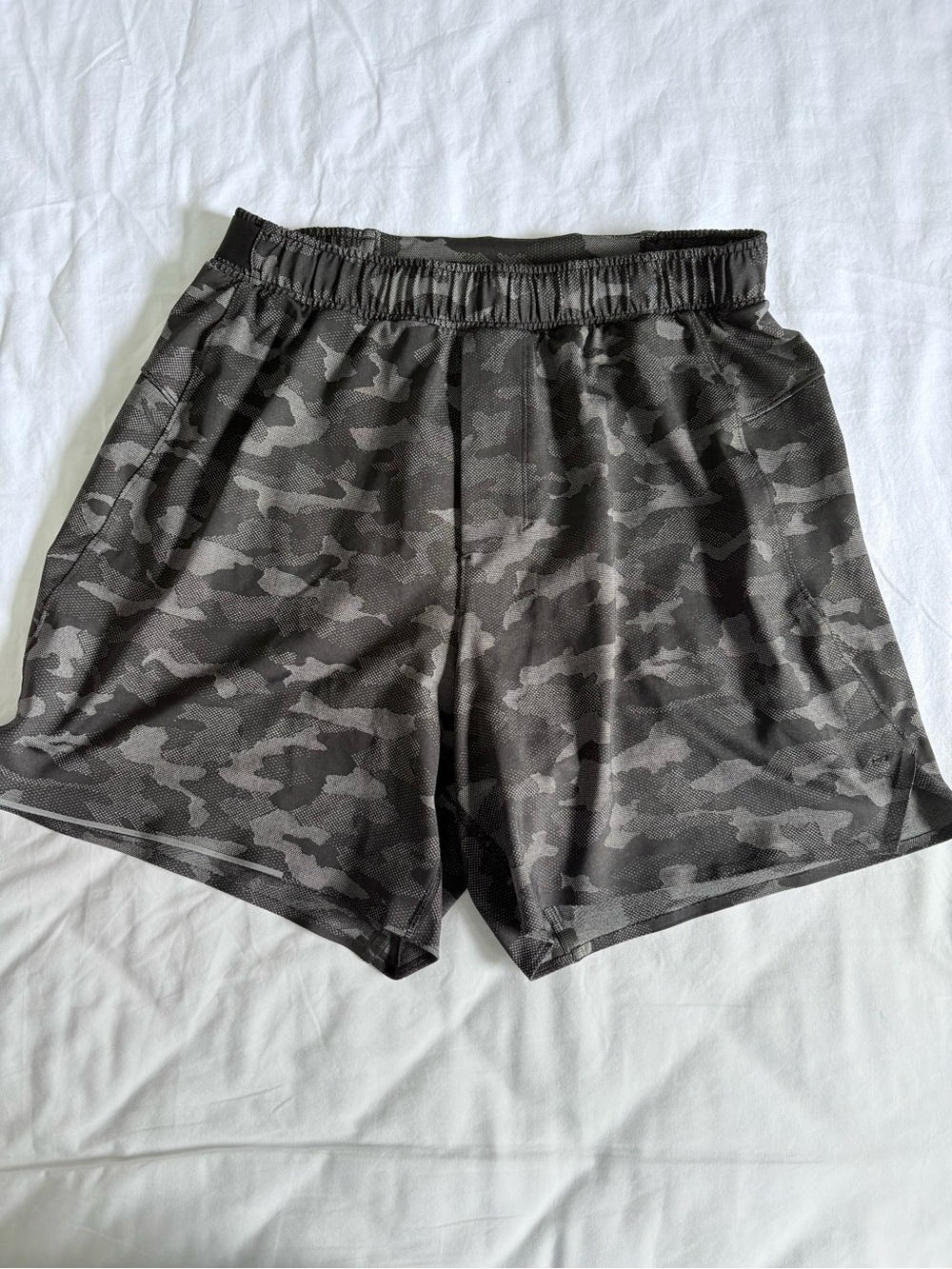 lululemon athletica Men's Dark Gray Camo Athletic Shorts
